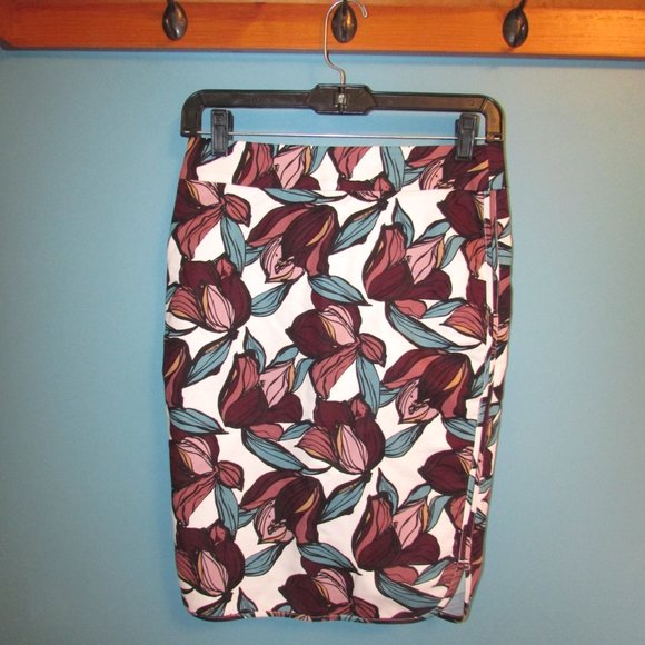 *3 for $25* Loft Tulip print skirt - Picture 2 of 6